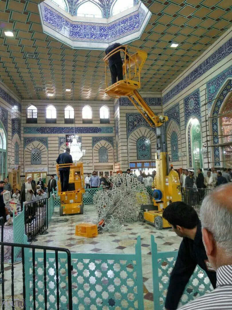 سقوط چلچراغ حرم حضرت معصومه(ع) +عکس