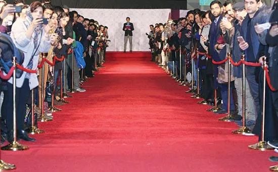 نقش جدیدسلبریتی‌ها؛ در خیریه عکس می‌گیرم،‌ تو پول بده!