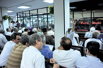 تشکیل صف‌های میلیونی خرید سهام