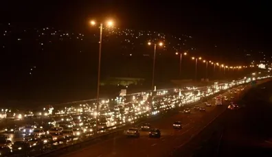 ترافیک-سنگین-شبانگاهی-در-محور-یکطرفه-جاده-چالوس