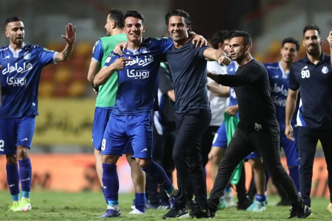 لباس قهرمانی استقلال با شماره ۱۰ + عکس