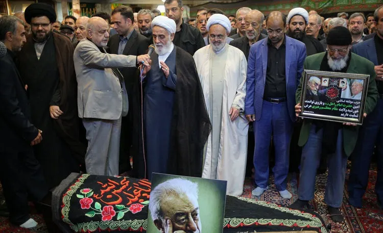 حضور ناطق نوری در مراسم تشییع عسگراولادی +عکس