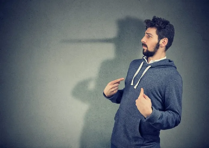 چرا برای فرار از مشکلات به خودمان دروغ می گوییم؟