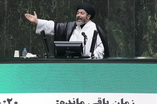 عضو کمیسیون اقتصادی مجلس: اگر جای برخی از اعضای کابینه دولت بودم، استعفا می دادم