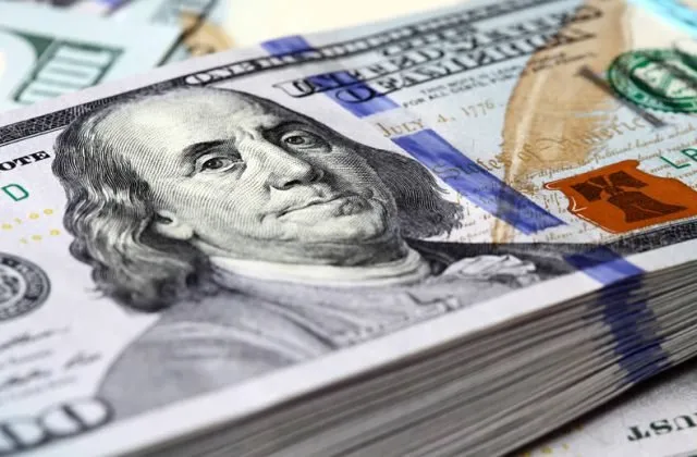 قیمت‌ها در بازار ارز به دلیل افزایش عرضه دلار به‌زودی کاهش می‌یابد