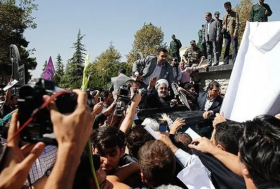 عکس‌های استقبال مردمی از روحانی