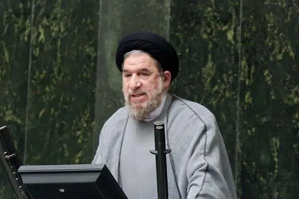 منکر مشکلات موجود نیستیم اما رییسی را تنها نمی گذاریم