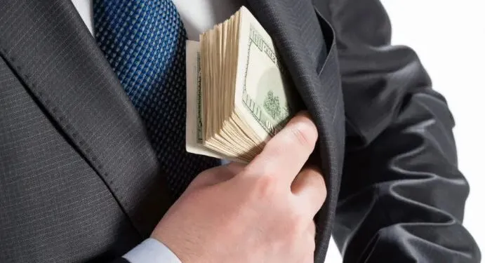 ویدیویی لو رفته از آرش اشتری؛ اختلاسگر میلیون دلاری!