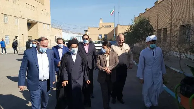 دلجویی مسئولان قضایی از یک زندانی در ساوه