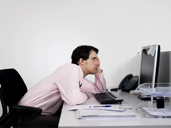 چگونه خطرات نشستن طولانی را کمتر کنیم؟