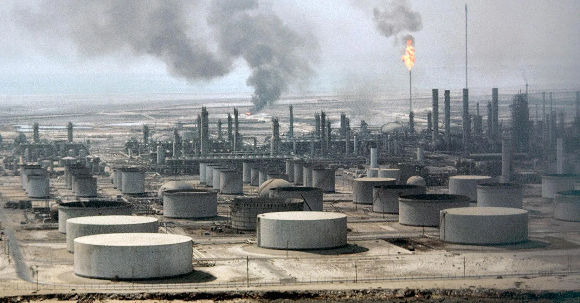Oil Rises to Weekly Gain as Saudis Reiterate Wish for Stability