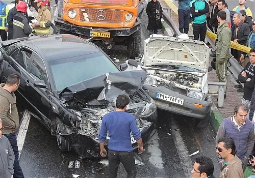 کامیون 6خودرو را در بزرگراه‌ستاری له‌کرد+تصاویر