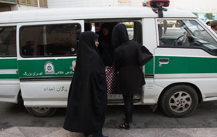 روزنامه همشهری: اصلا بگویید من با دستگیری دزدان و قاتلان مخالفم