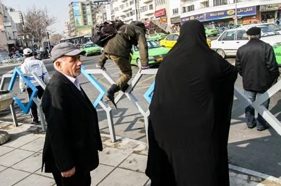 هشدار: از نرده‌های چهارراه ولی‌عصر نپرید!