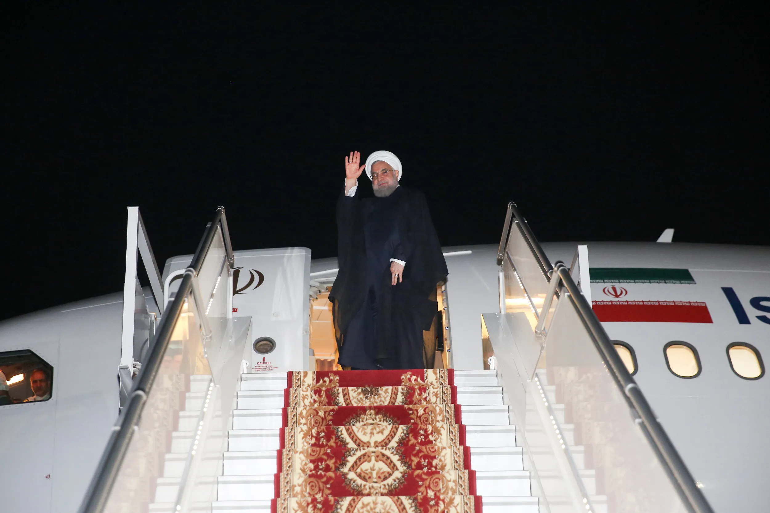 روحانی باکو را به مقصد تهران ترک کرد