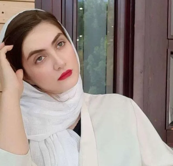 هنر نوازندگی الناز ملک، بازیگر سریال سقوط همه را شوکه کرد + فیلم