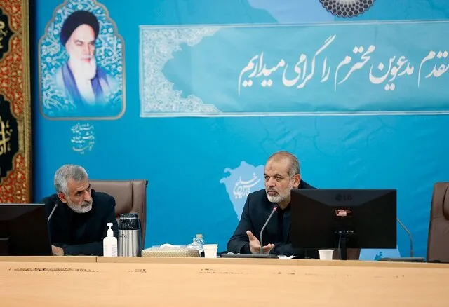 احمد وحیدی: مرز خود را با جریان فتنه مشخص کنید