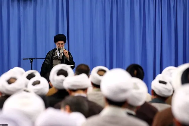 توضیح رهبر معظم انقلاب درباره جلسه خصوصی با محمود احمدی نژاد