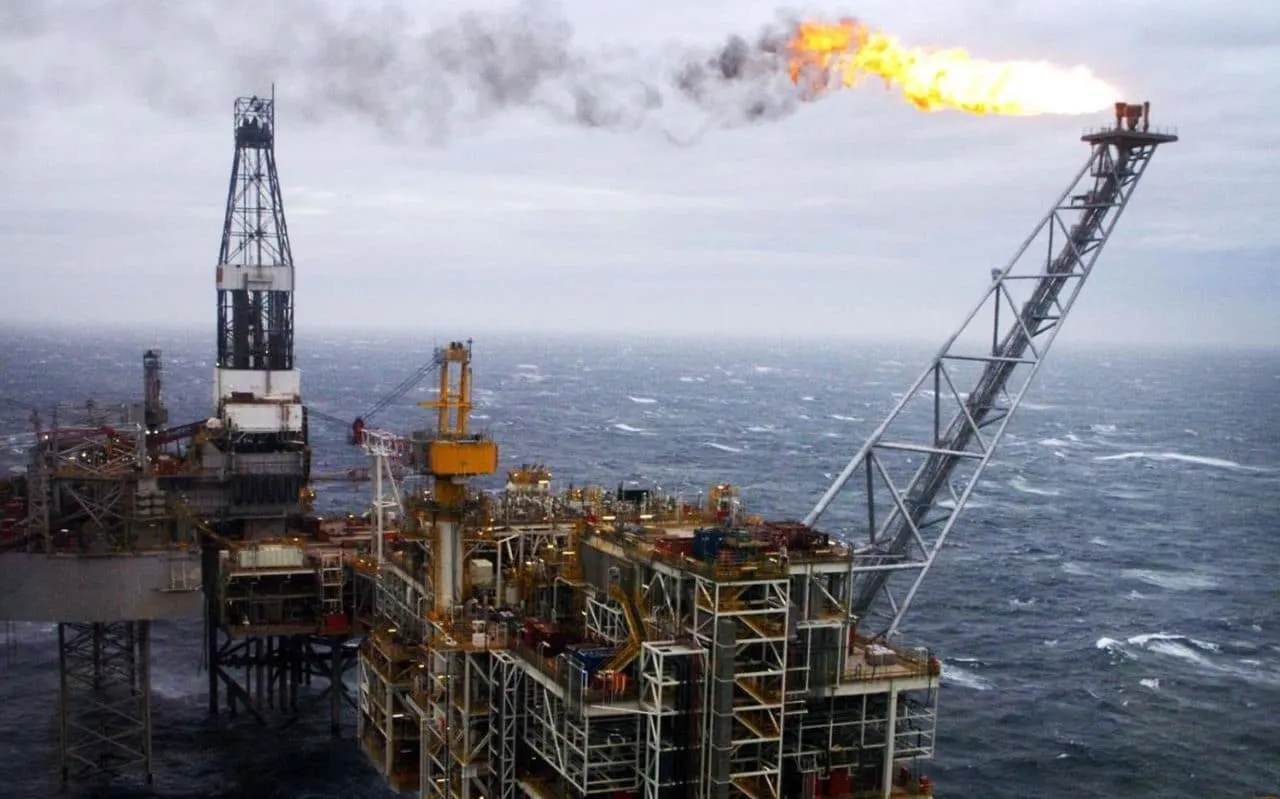 Crude Falls for Third Week as Glut Persists After OPEC Cuts