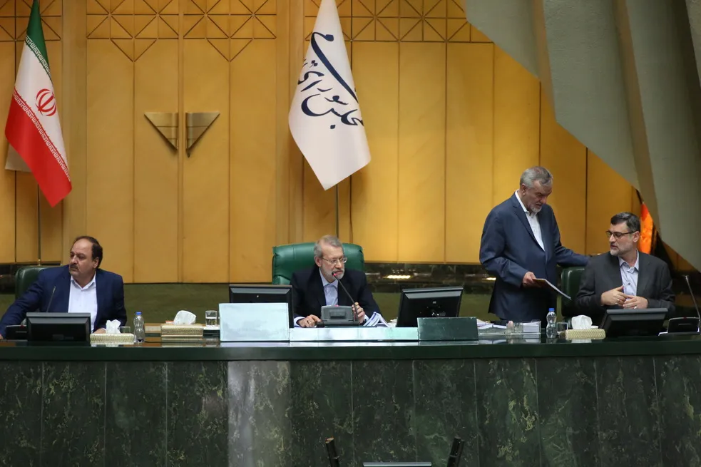 قدردانی لاریجانی از رعایت نظم نمایندگان در جلسه سوال از رییس جمهور