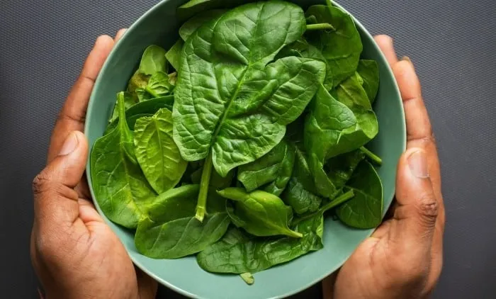نحوه استفاده از اسفناج برای جذب آهن بیشتر!