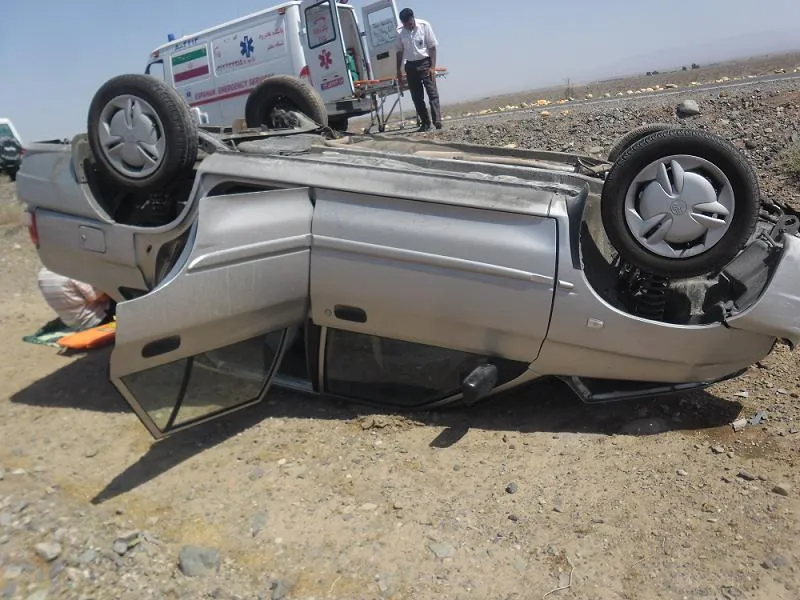 ۱۷ مصدوم در واژگونی ۳ خودرو