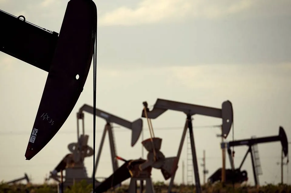 Oil prices rise from one-month lows after OPEC approves strategy