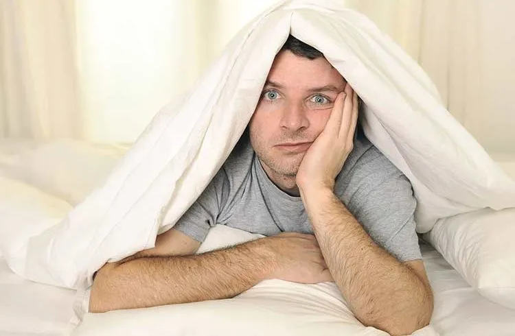 5 دلیل بیدار شدن از خواب در میانه‌های شب