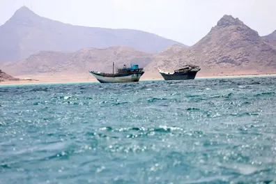 شوک-بزرگ-به-تجارت-جهانی-تردد-در-تنگه-باب-المندب-متوقف-شد