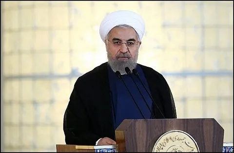 روحانی: یکپارچه دربرابر همه دنیا ایستاده‌ایم