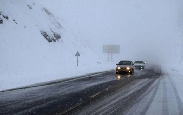 بارش برف در محورهای هراز و فیروزکوه