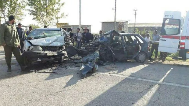 تصادف سنگین تریلی و پژو به دلیل نقص فنی تریلی