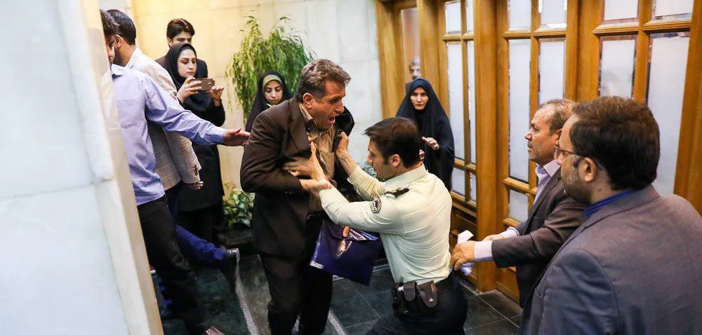 درگیری در حاشیه‌ جلسه شورای شهر تهران +عکس