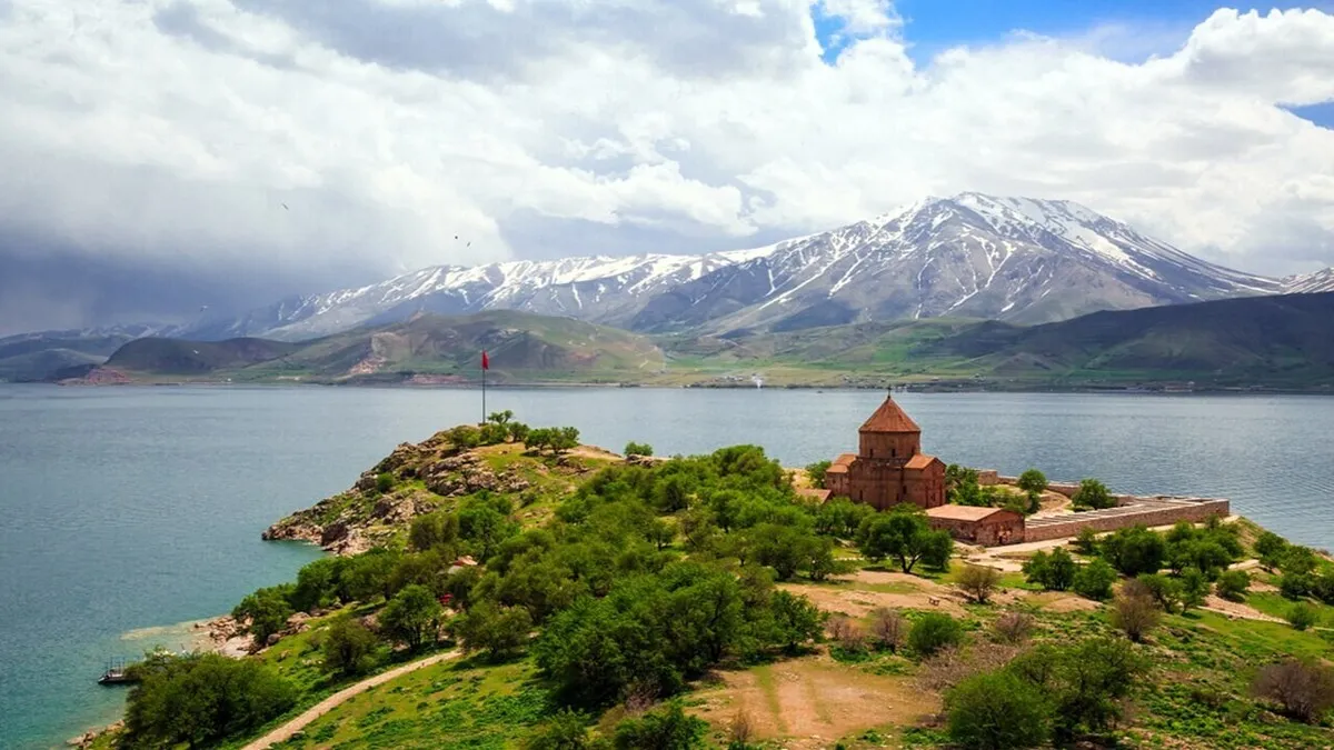 تور وان از خوی / با کمتر از ۴ میلیون به ترکیه سفر کنید + جدول قیمت نوروز ۱۴۰۴