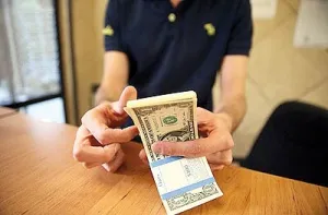 دلار فاصله‌ای تا 3500 تومان ندارد