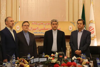 طیب‌نیا: نرخ سود بانکی باید کاهش یابد