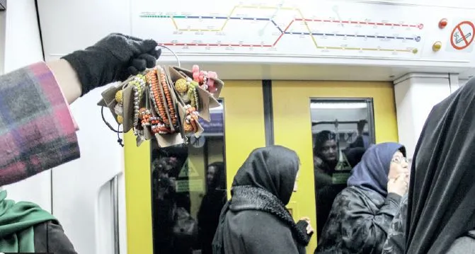 زنان فروشنده: چرخ زندگی‌مان با دستفروشی می‌چرخد