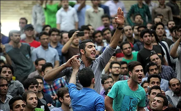 تشنج در سخنرانی عارف در دانشگاه شیراز+عکس