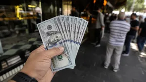 پلیس در کمین دلالان ارز و محتکران کالا / گشت‌های آشکار و پنهان وارد میدان شدند