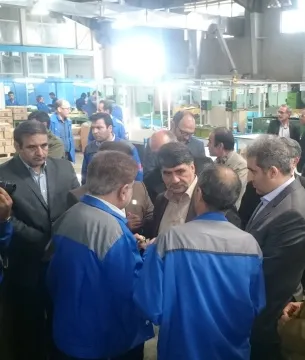 خودروسازان باید هزینه‌های جانبی را کاهش دهند