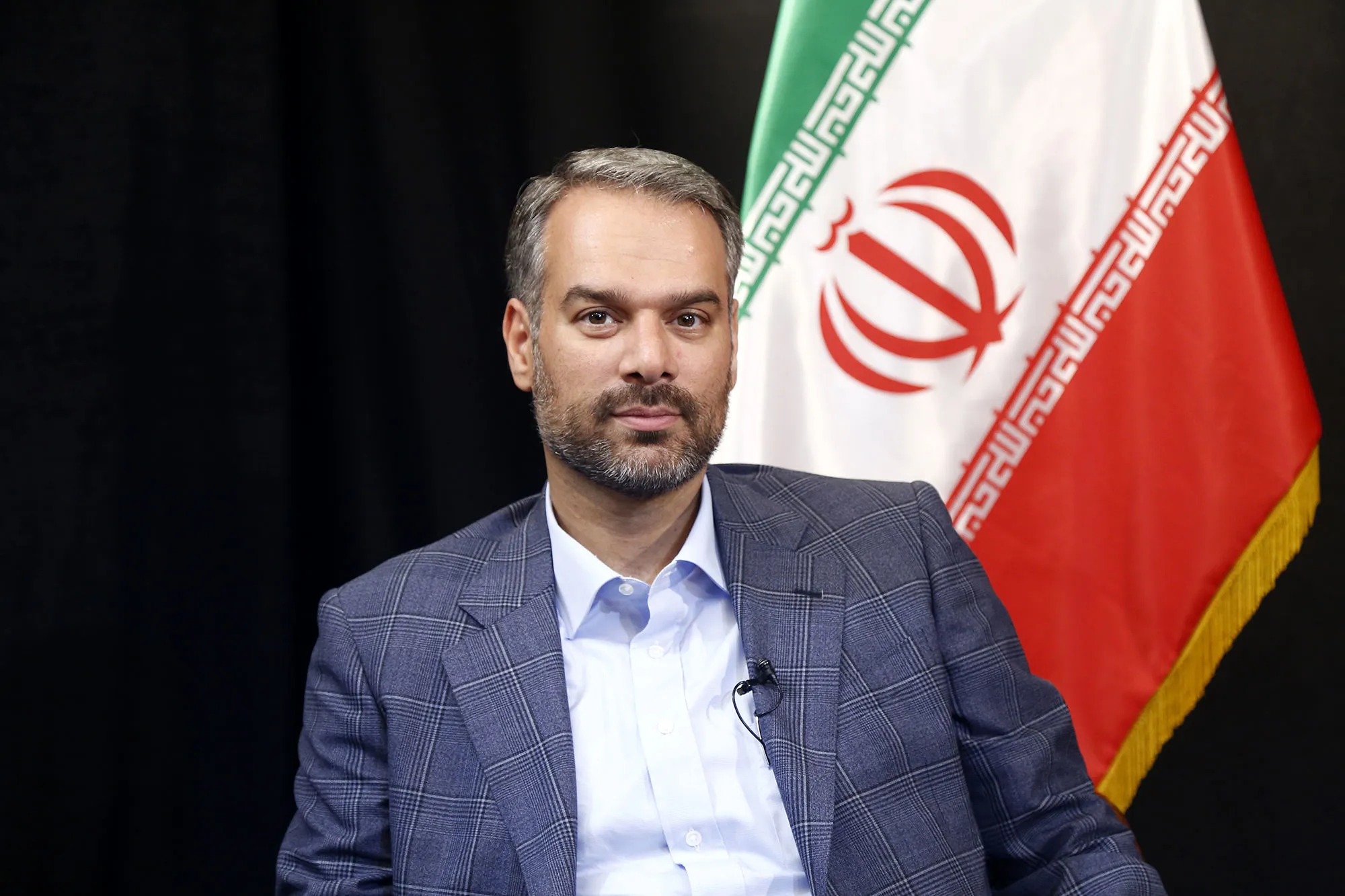 کنایه جالب رشیدی کوچی به ممنوعیت واردات آیفون / سامسونگ ۱۰۰۰ دلاری با ارز دولتی وارد می‌شود اما آیفون آمریکایی است!