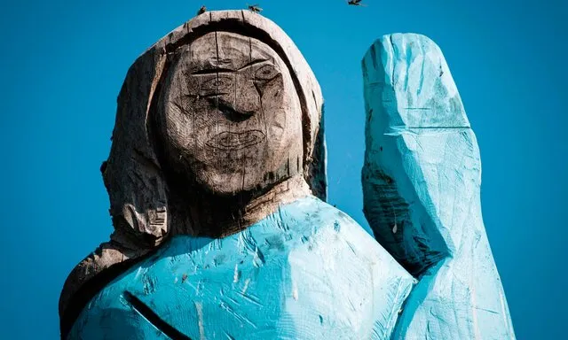 مجسمه‌ای عجیب از همسر ترامپ! +عکس