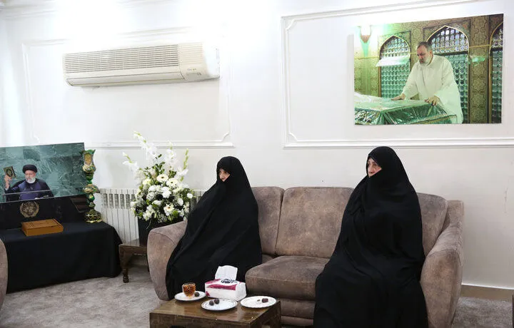عکس جدید از جمیله علم‌الهدی و دخترانِ عزادارش + عکس
