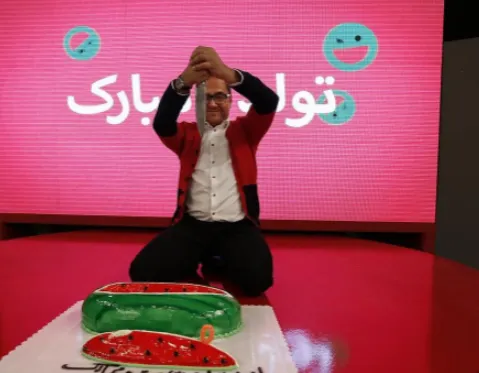 رامبد جوان شب یلدا شمع تولدش را در 