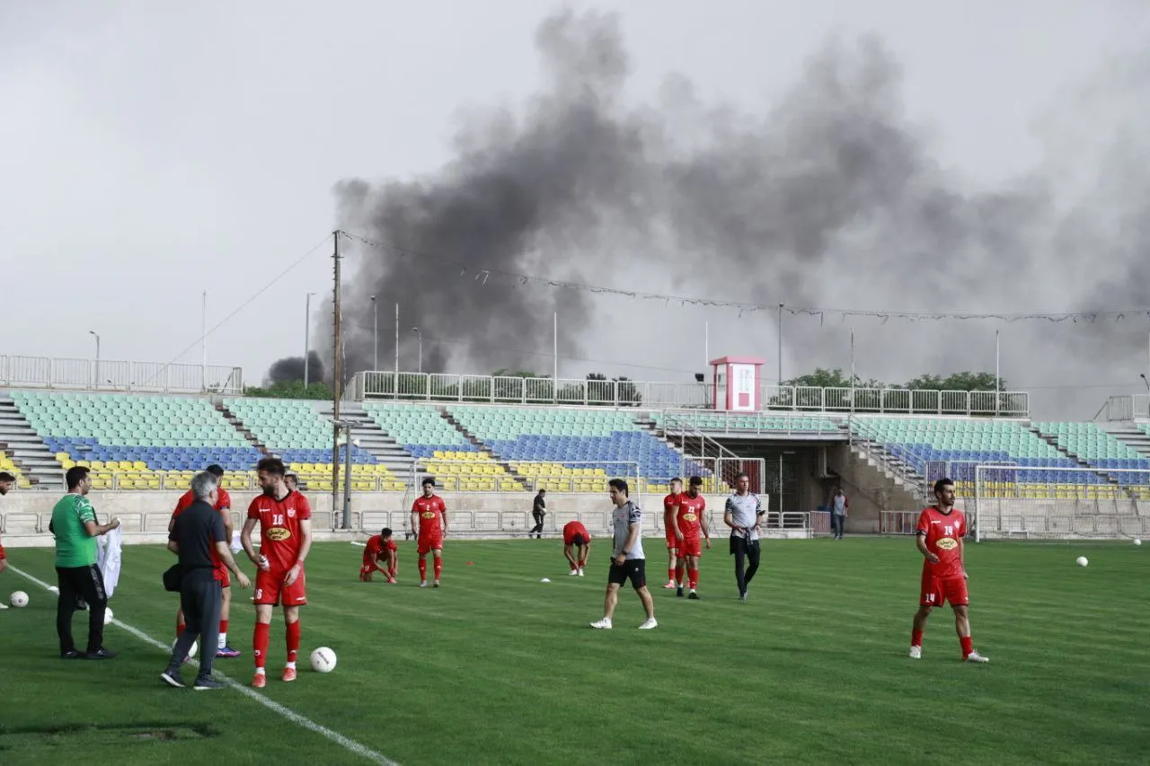 دودهای مشکوک در حاشیه بازی پرسپولیس! + عکس