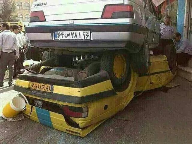تصادف عجیب دو پژو +عکس