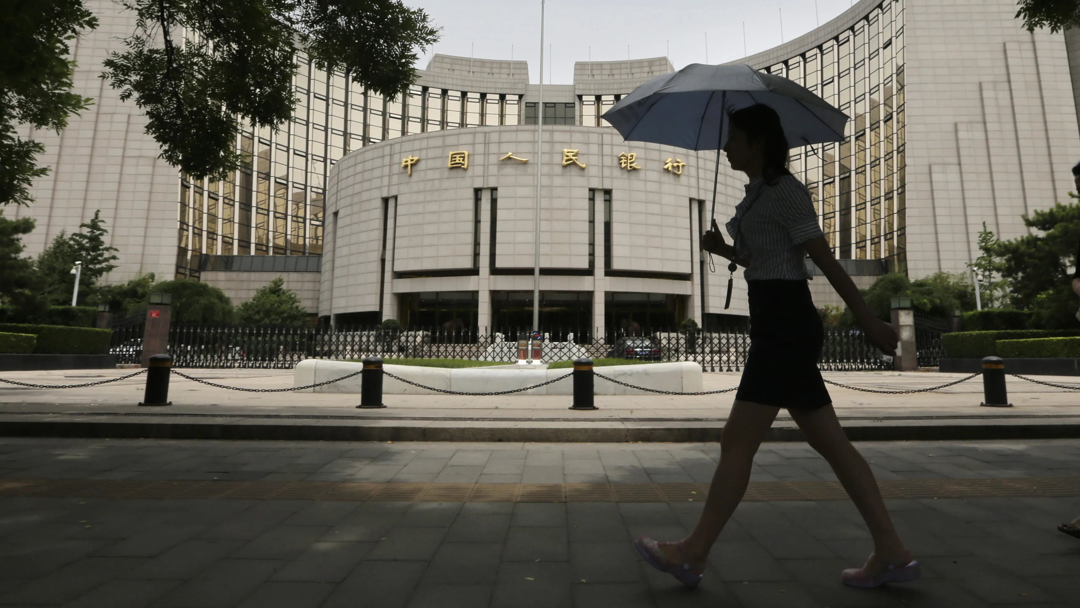China's slowing wholesale deflation takes pressure off central bank