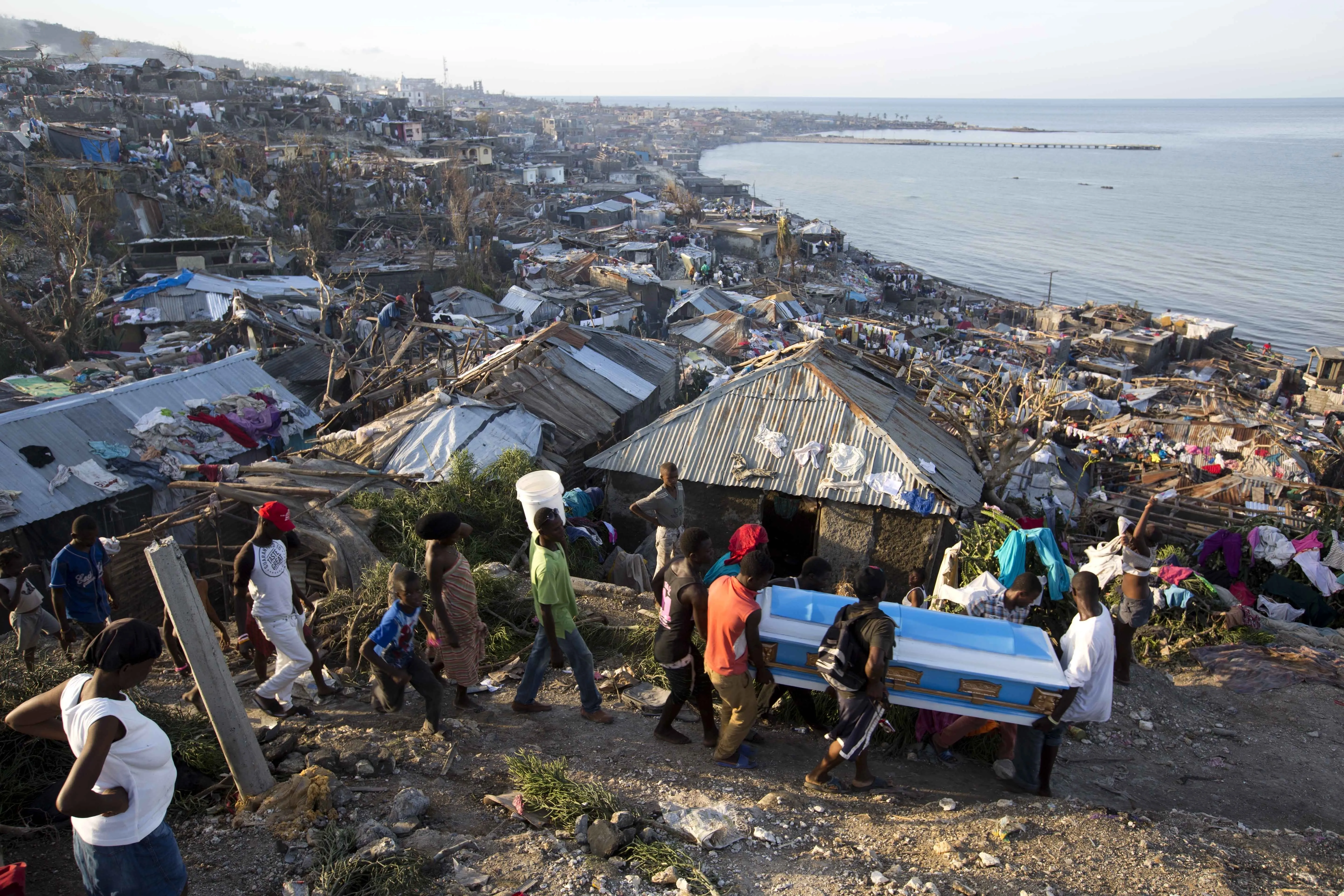 Hurricane Matthew death toll nears 900 in Haiti, cholera takes lives