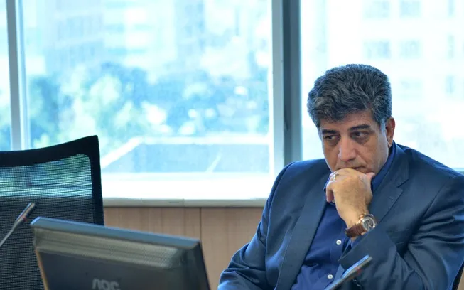 دولت با وجود کارشکنی دشمن برای عبور از مشکلات تلاش می&zwnj;کند