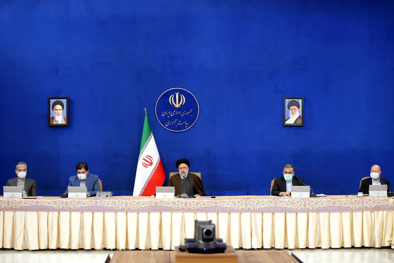 عقب نشینی رییسی از فرمان جنجالی؟